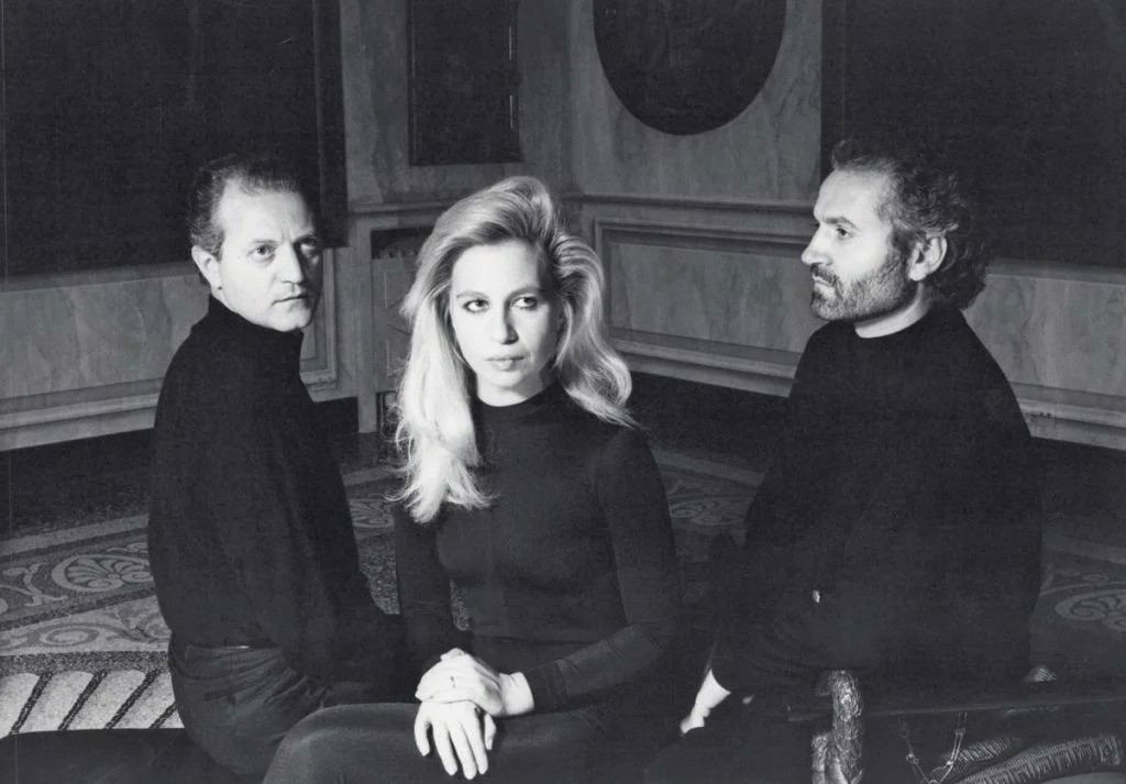 Gianni Versace là ai? Khi thời trang, nghệ thuật, cuộc sống hòa làm một tạo nên một vĩ nhân Hinh anh 1: Gianni Versace la ai? Khi thoi trang, nghe thuat, cuoc song hoa lam mot tao nen mot vi nhan