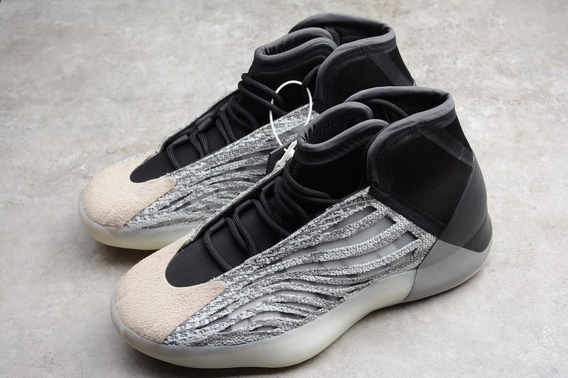 nhung-thay-doi-cua-dong-adidas-yeezy-ke-tu-album-cuoi-cung-cua-kanye-west