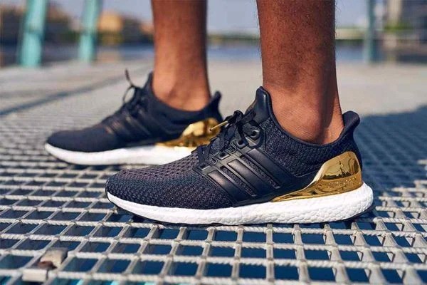 adidas-ultraboost-qua-cac-doi-1-0-2-0-3-0-4-0-va-ultraboost-19-co-gi-cai-tien