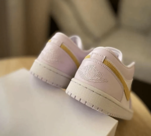 Giay Nike Air Jordan 1 Low 'Barely Grape' DC0774-501