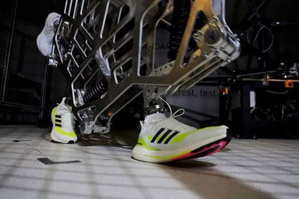 Hinh anh 5: Adidas Ultra Boost 21 van la vua cua nhung doi giay chay bo sanh dieu