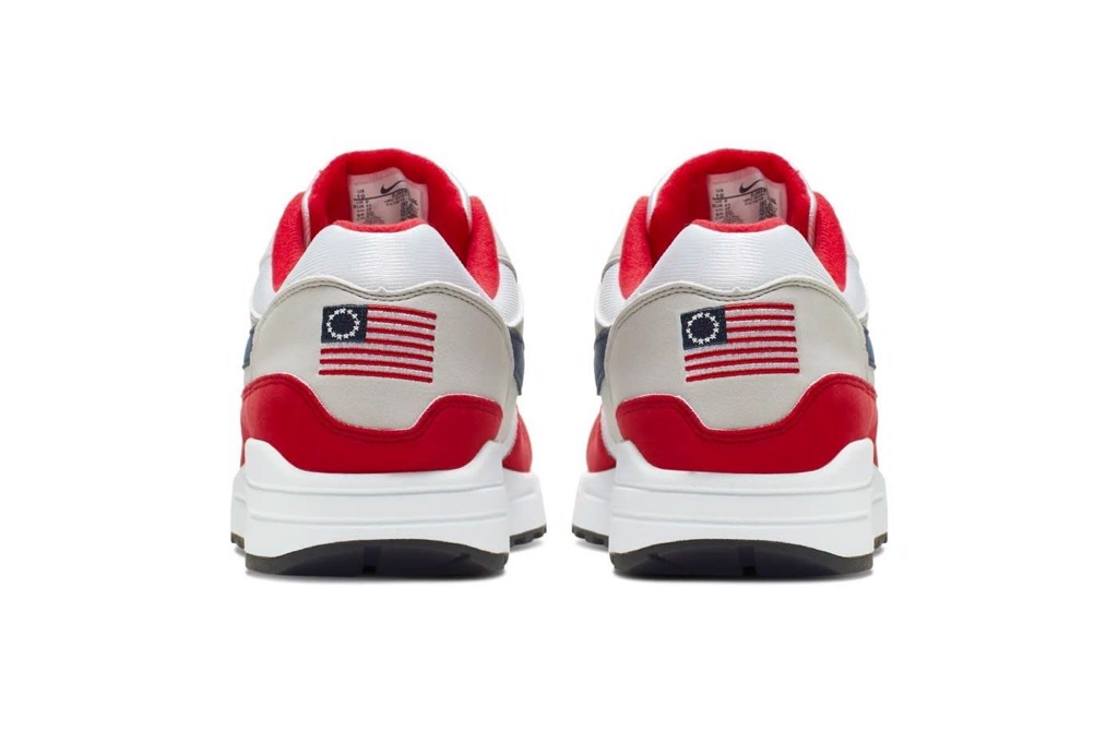Những đôi sneaker gây tranh cãi nhất mọi thời đại Hinh anh 4: Nhung doi sneaker gay tranh cai nhat moi thoi dai
