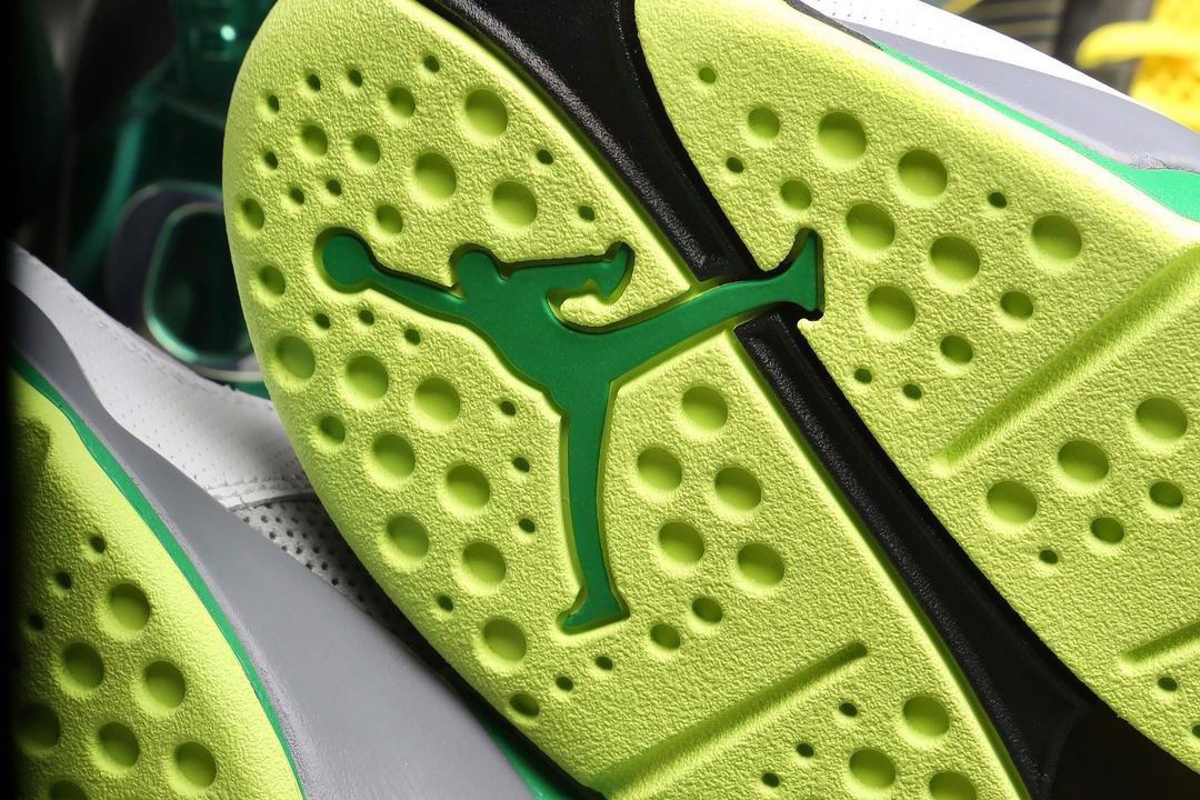 nhung-hinh-anh-dau-tien-ve-phien-ban-air-jordan-8-pe-oregon-ducks
