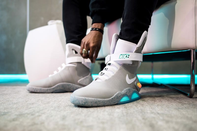 nhin-lai-mau-giay-da-tao-nen-mot-lich-su-hoan-toan-moi-nike-adapt-bb