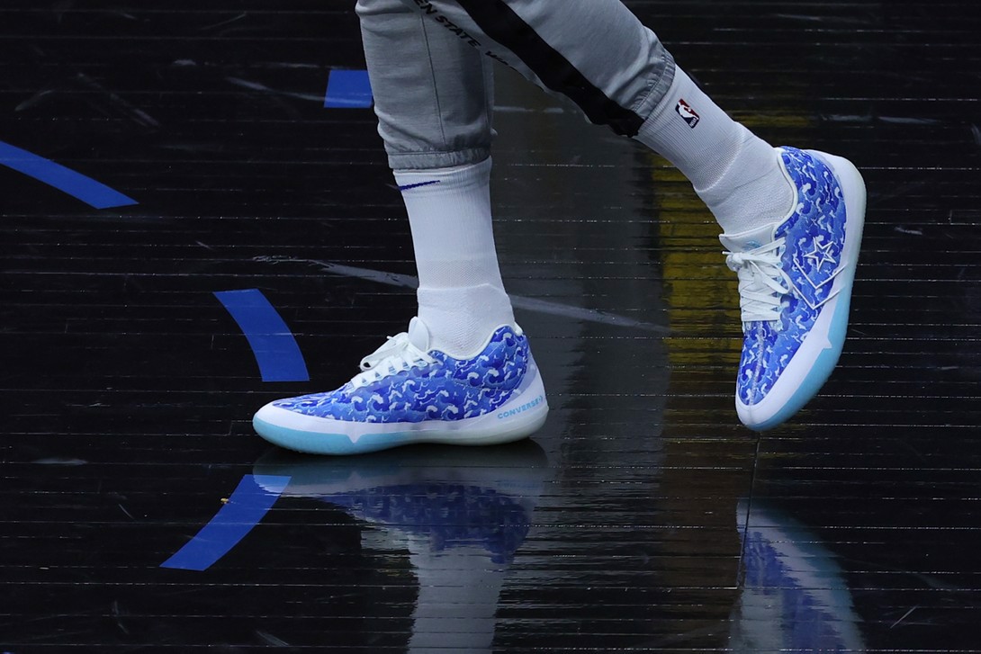 nhung-doi-giay-the-thao-phien-ban-pe-hot-nhat-tai-mua-giai-nba-2021