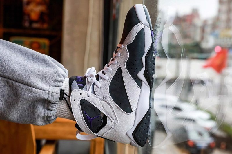 hinh-anh-chinh-thuc-cua-air-jordan-7-flint-lan-dau-tien-tro-lai