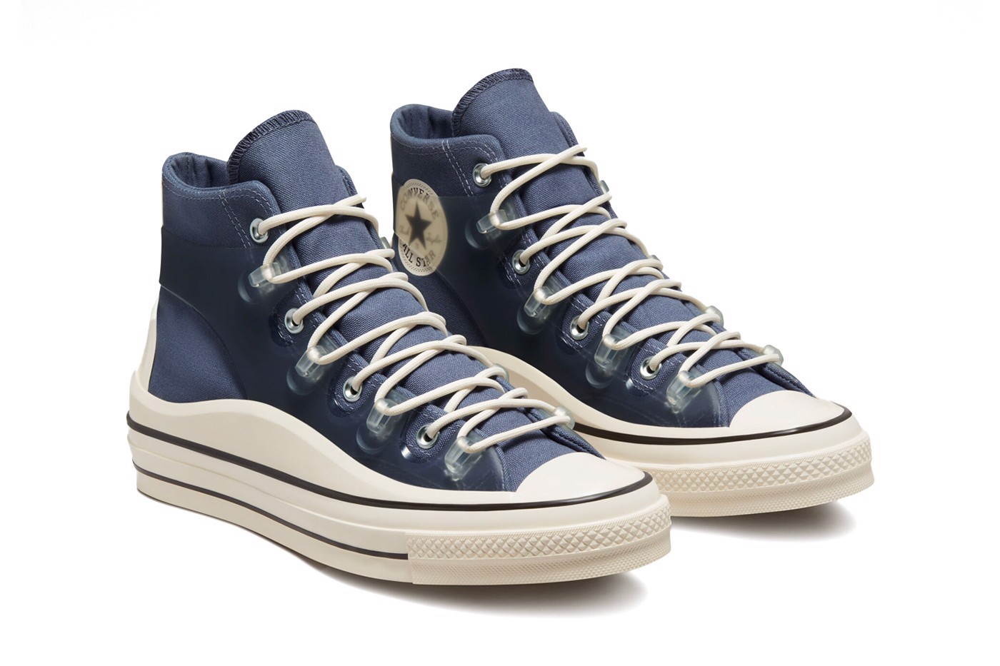 cam-tren-tay-phien-ban-converse-chuck-70-utility-steel-egret