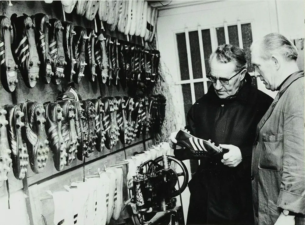 cha-de-cua-cac-ong-lon-trong-lang-thoi-trang-sneaker-la-ai