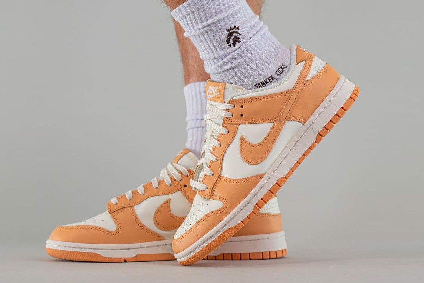 Hinh anh 2: Hinh anh on-feet cua doi Nike Dunk Low "Harvest Moon"