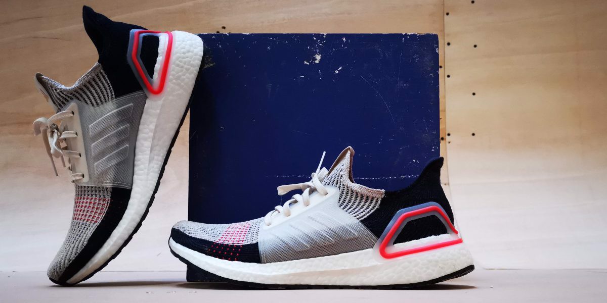 Góc trên chân Review về Adidas UltraBOOST 2019