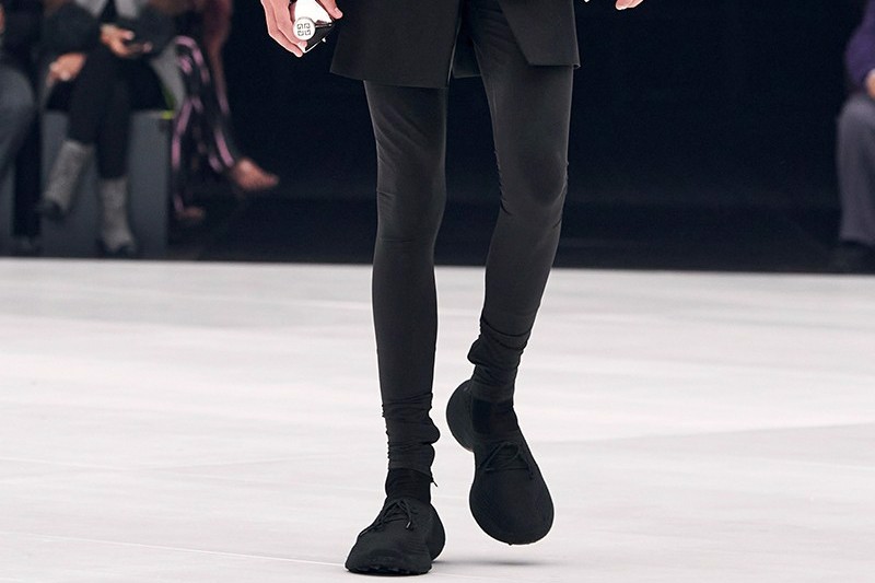 nhung-doi-sneaker-dep-nhat-cua-tuan-le-thoi-trang-paris-ss22