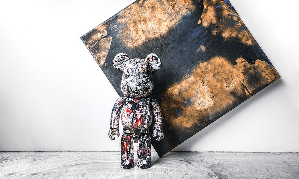 jacksonpollock-va-medicom-toys-bat-tay-tren-mot-thiet-ke-be-rbrick-moi