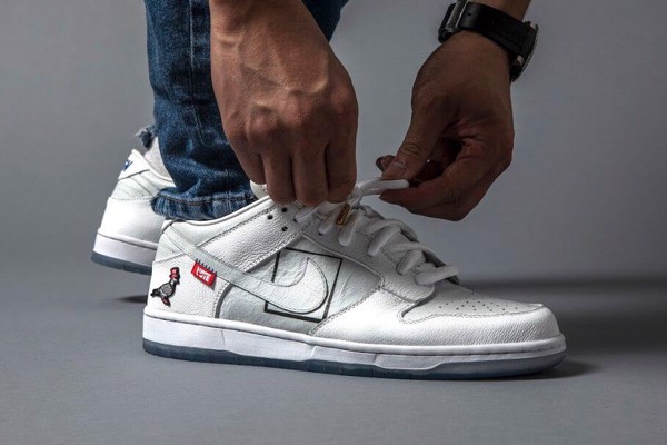 Jeff Staple x Nike SB Dunk Low “Just Vote” - Đôi giày của ngày bầu cử Hinh anh 1: Jeff Staple x Nike SB Dunk Low “Just Vote” - Doi giay cua ngay bau cu