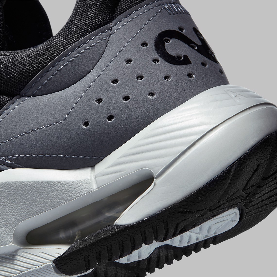 jordan-air-cadence-tro-lai-trong-phoi-mau-dark-smoke-grey-lieu-co-the-lat-nguoc-the-co