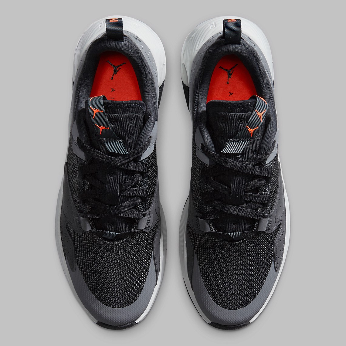 jordan-air-cadence-tro-lai-trong-phoi-mau-dark-smoke-grey-lieu-co-the-lat-nguoc-the-co