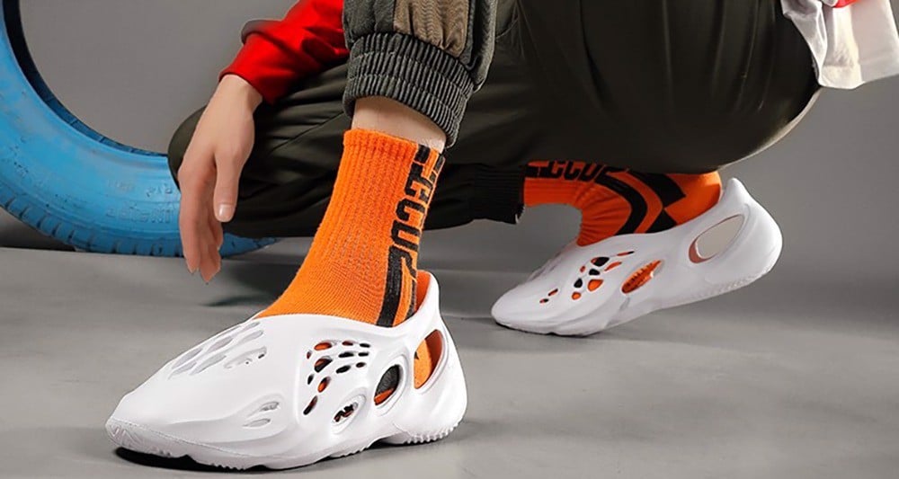 ai-cung-biet-den-yeezy-foam-runner-nhung-chinh-xac-thi-chung-la-gi?
