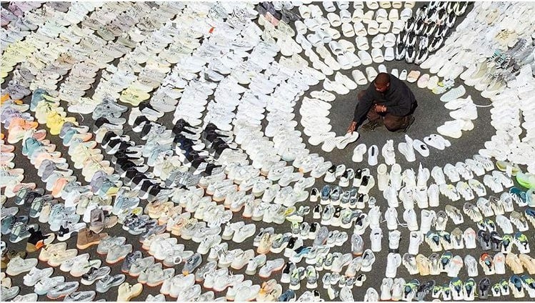 diem-mat-nhung-phat-hanh-yeezy-boost-dang-nho-cua-kanye-west