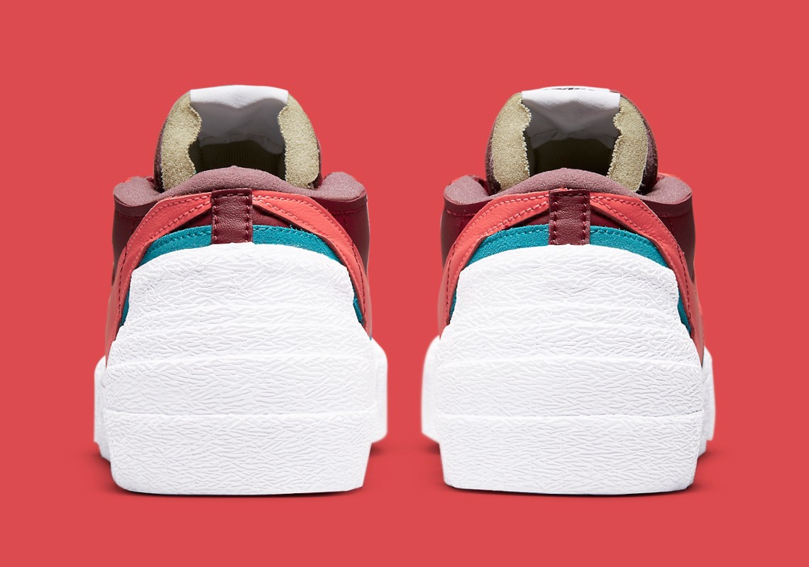 Hinh anh 4: Hinh anh chinh thuc cua doi KAWS x sacai Nike Blazer Low “Team Red”