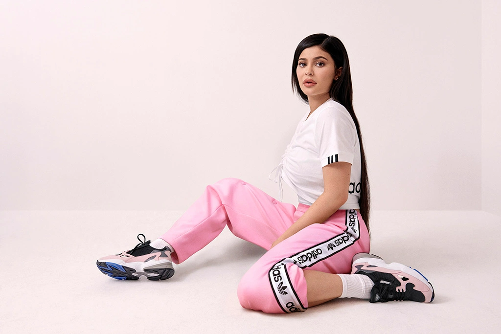 Top 6 đôi giày yêu thích nhất của Kylie Jenner Hinh anh 1: Top 6 doi giay yeu thich nhat cua Kylie Jenner