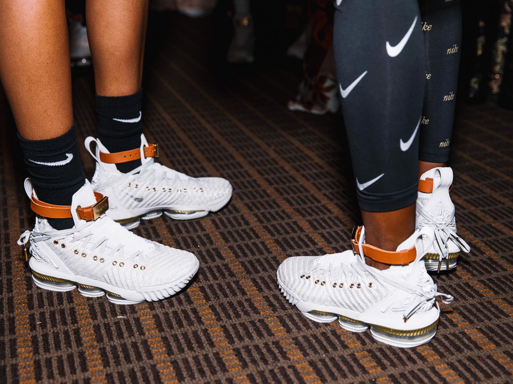 nhung-dieu-chua-ke-ve-giay-bong-ro-lebron-james