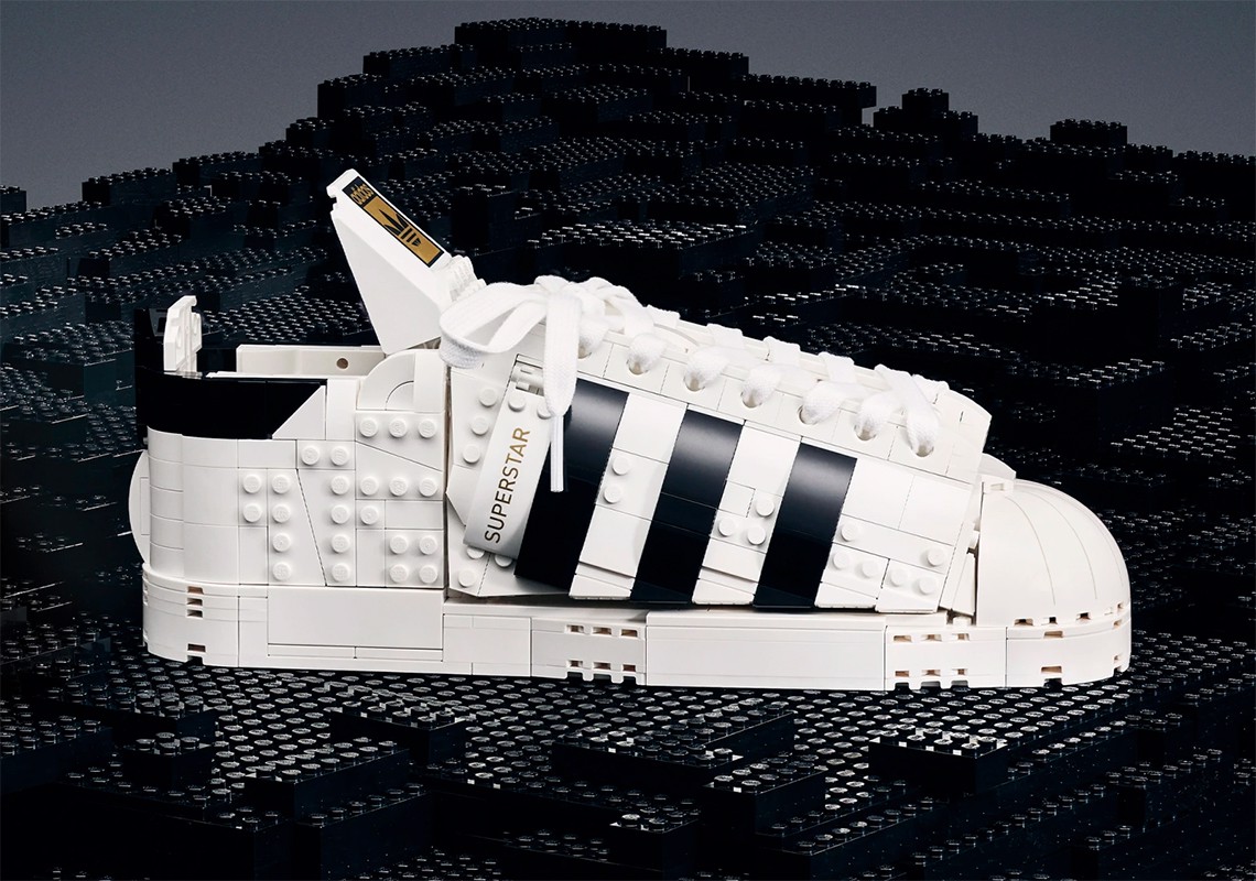 lego-tai-hop-voi-adidas-de-thu-hep-khoang-cach-giua-do-choi-va-sneaker