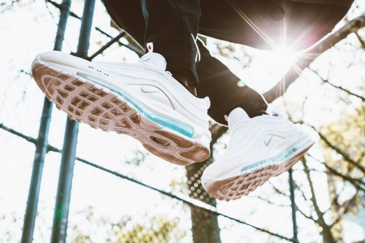 nike-air-max-97-jesus-co-gi-dac-biet-ma-co-gia-ban-le-tan-70-trieu-dong