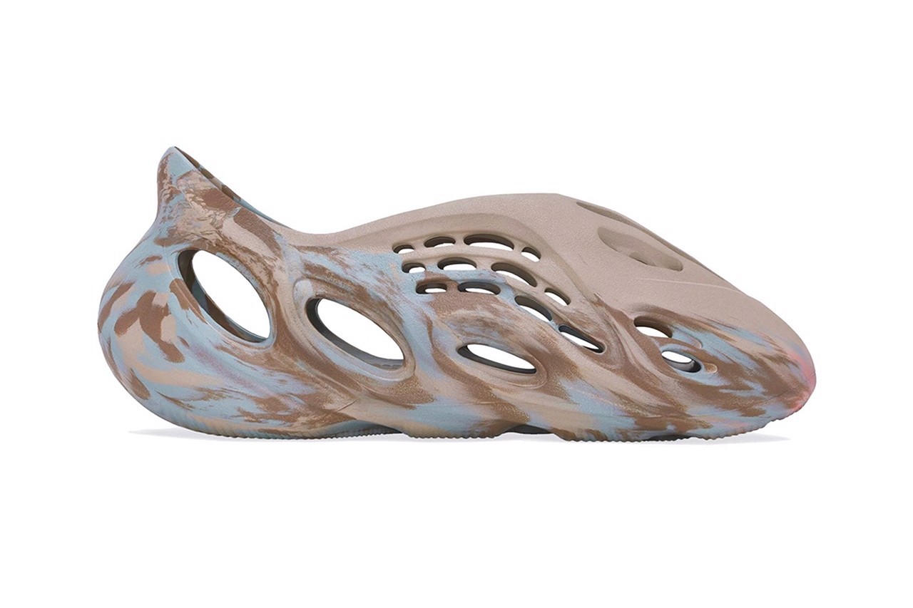 nhung-hinh-anh-chinh-thuc-ve-phien-ban-adidas-yeezy-foam-rnnr-mx-sand