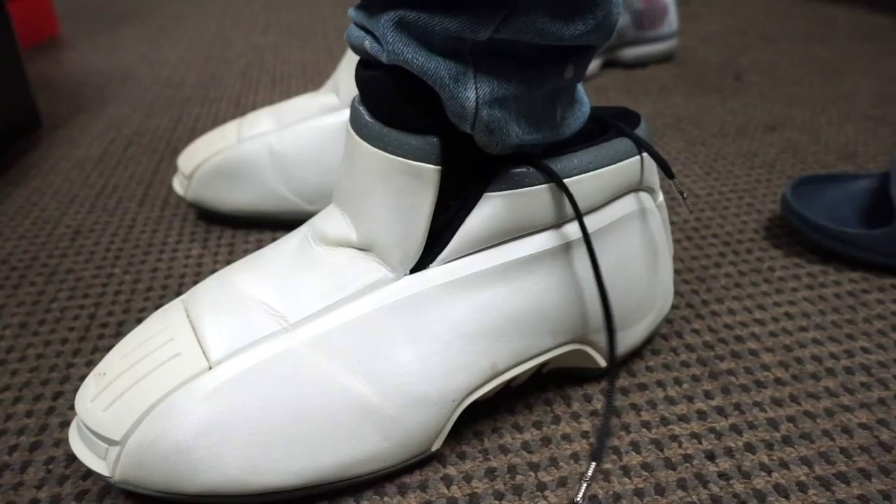 top-nhung-doi-giay-co-thiet-ke-xau-la-dang-chu-y-nhat