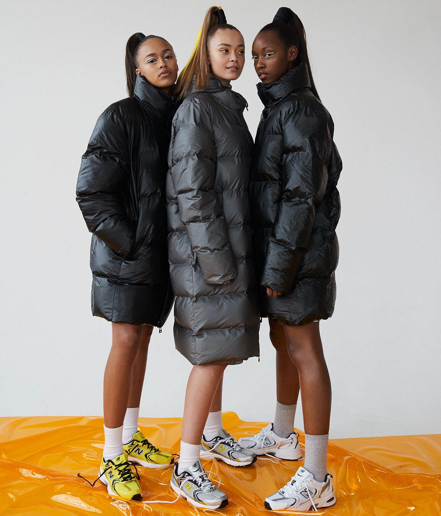 Hinh anh 3: Su ket hop Naked CPH x New Balance tao ra hai phien ban dac biet 1080 va 725