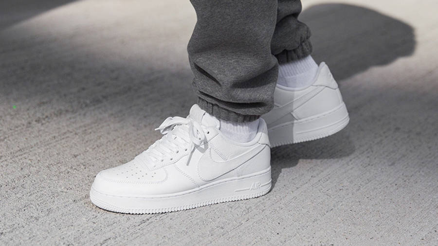 https://authentic-shoes.com/blogs/news/lich-su-bi-lang-quen-cua-mau-trang-trong-phien-ban-white-air-force-1