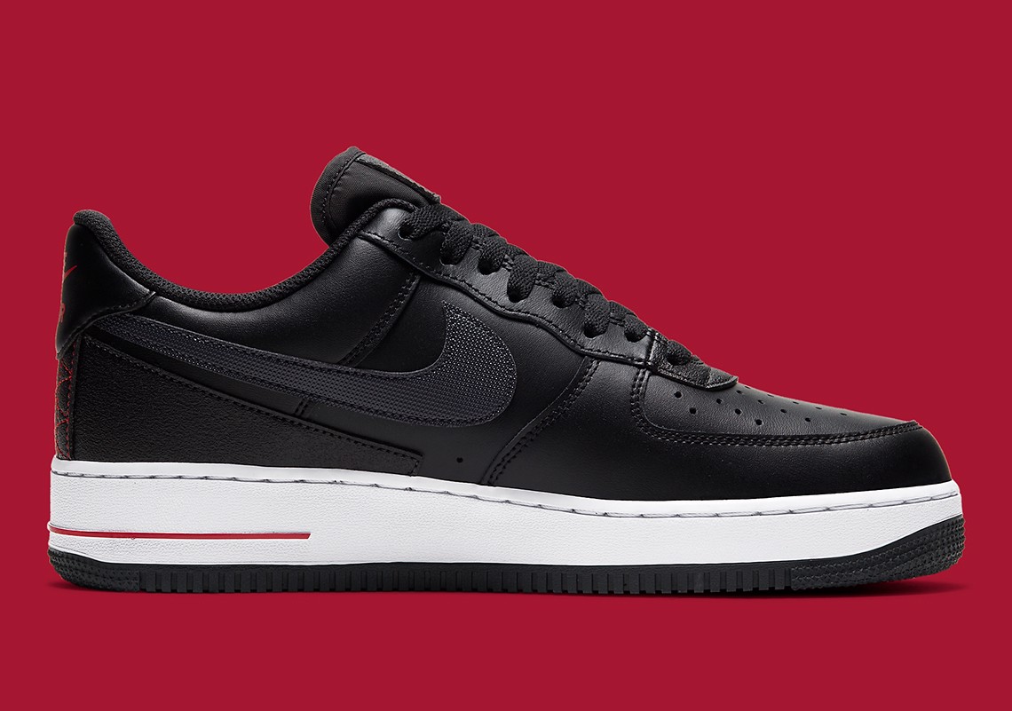 nike-air-force-1-tro-lai-voi-phien-ban-technical-stitch-hoan-toan-moi