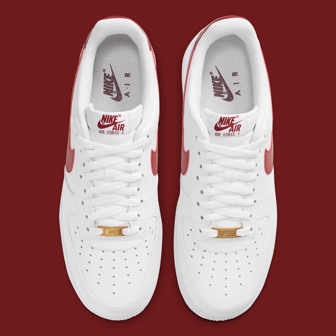 cho-doi-mot-mua-he-ruc-lua-cung-nike-air-force-1-voi-dau-swoosh-team-red-noi-ban-bat