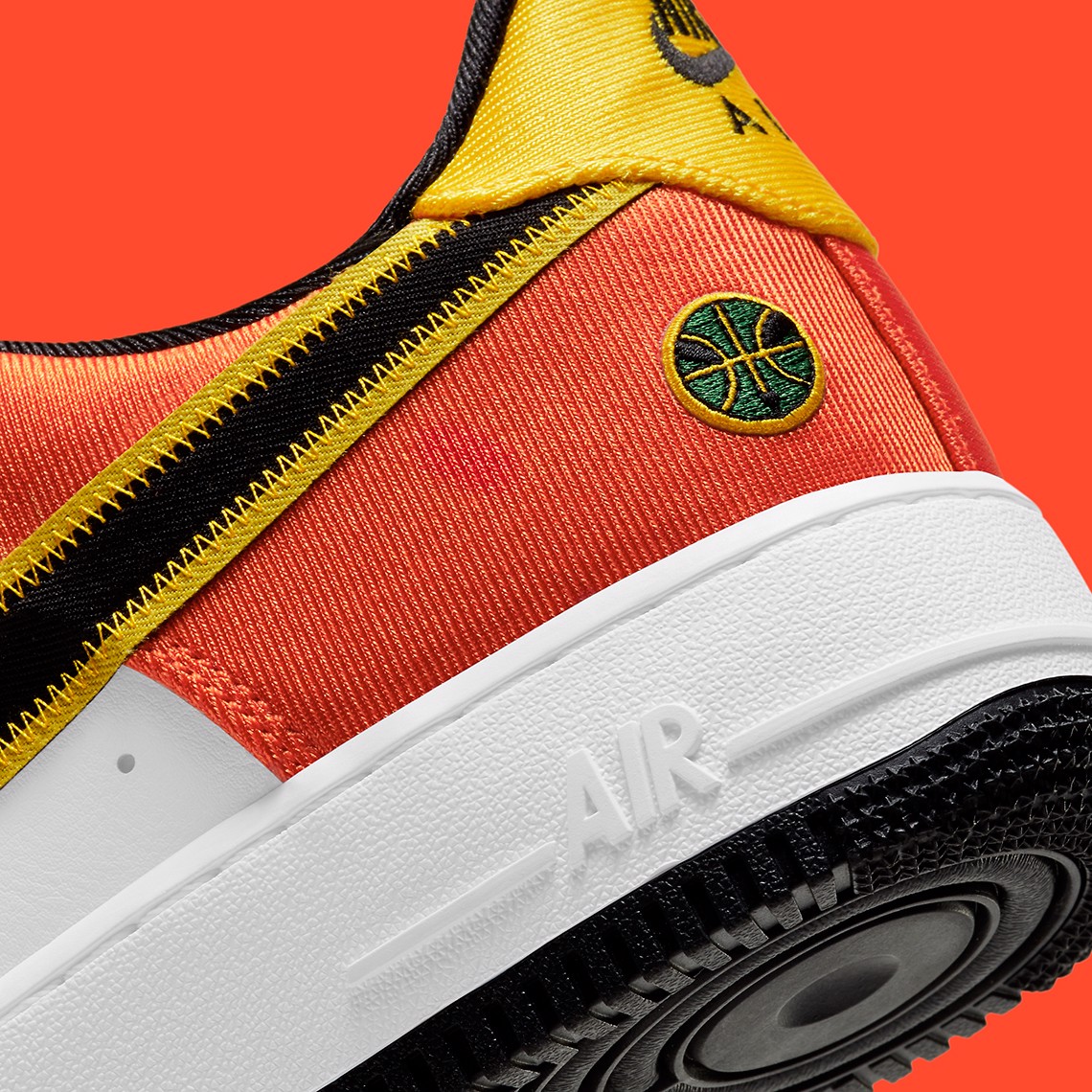 nike-air-force-1-low-quay-tro-lai-voi-phien-ban-roswell-rayguns