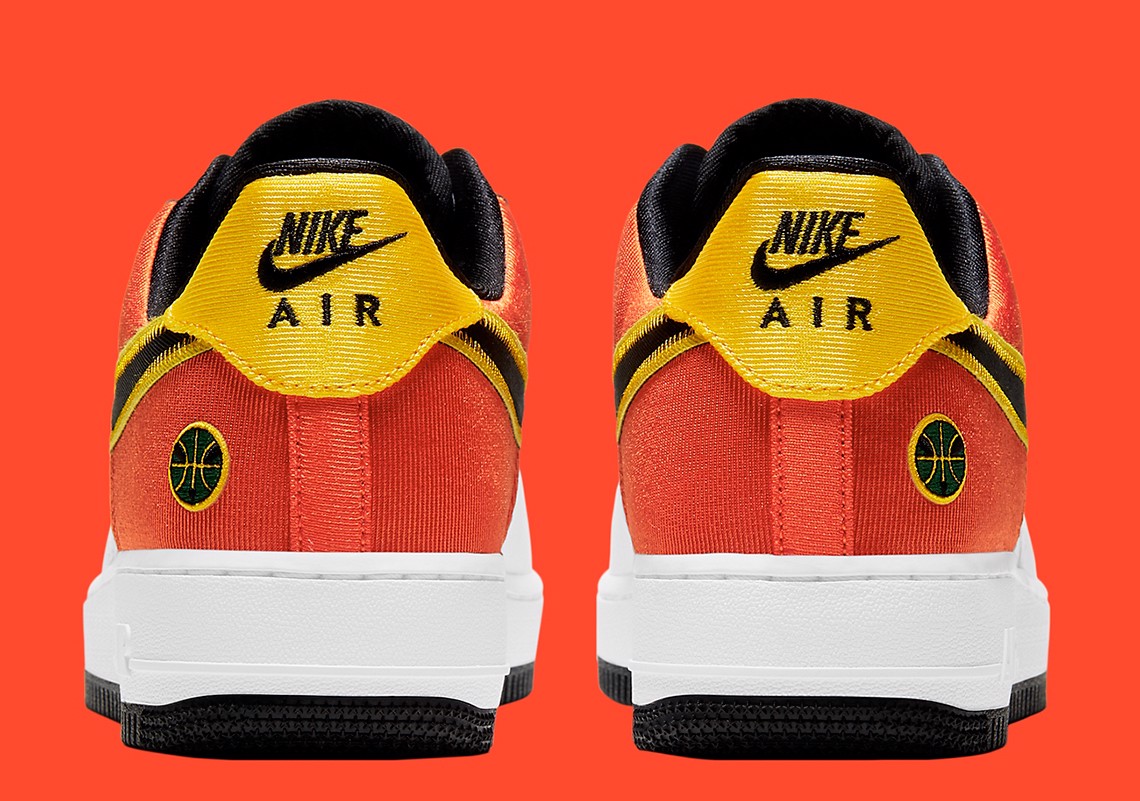 nike-air-force-1-low-quay-tro-lai-voi-phien-ban-roswell-rayguns