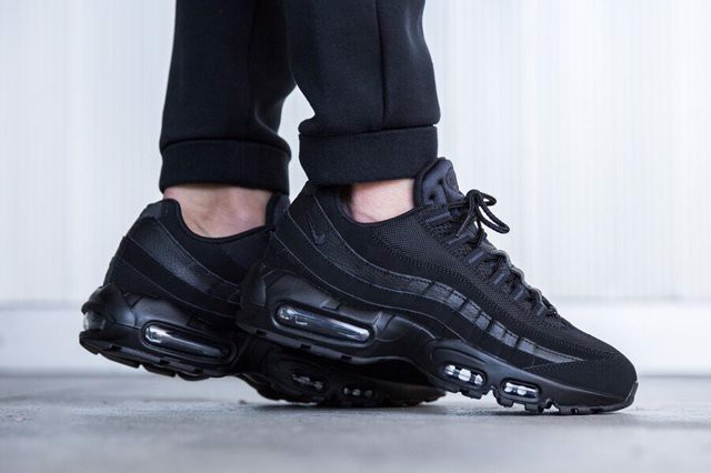 nike-air-max-95-co-dang-tien-mua-khong-nhung-dieu-ban-can-biet