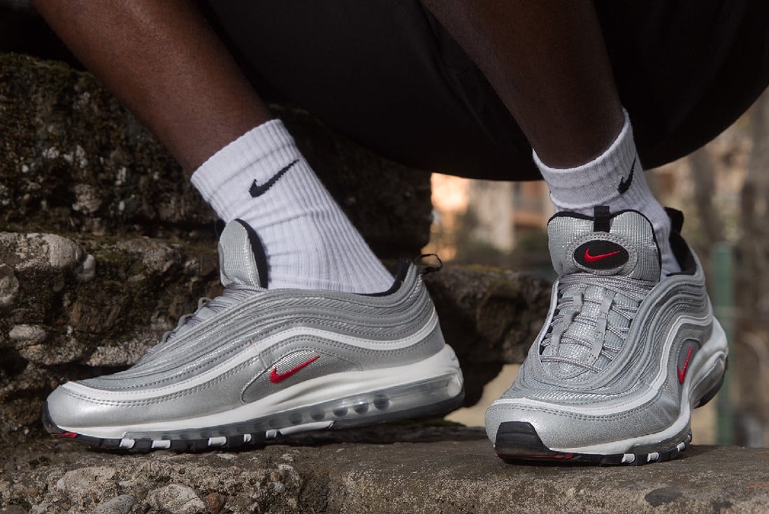 review-giay-nike-air-max97-silverbullet-net-cuon-hut-di-cung-thoi-gian
