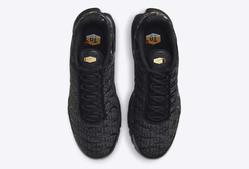 Đôi Nike Air Max Plus này mang trái tim của Nike trên cổ áo