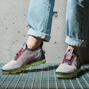 Alternative view of Giày Nike Wmns Air VaporMax 2020 Flyknit 'Violet Ash Volt' CV8821-501