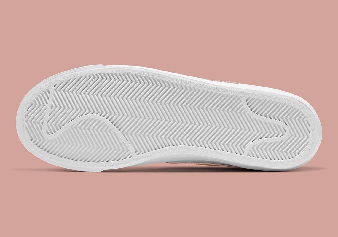 nike-blazer-mid-77-them-phan-thanh-lich-voi-mau-hong-oxford