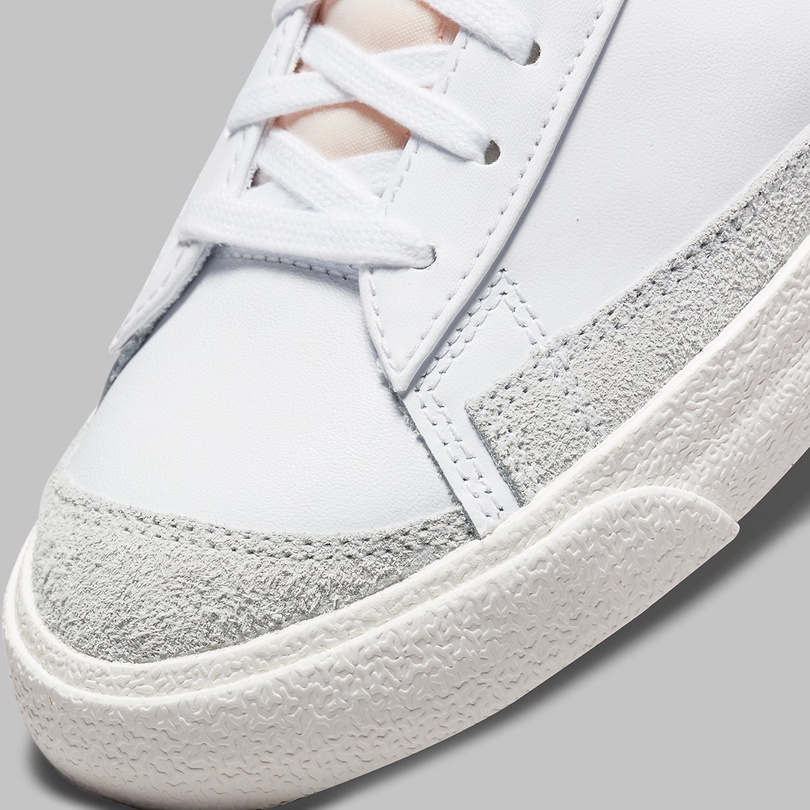 nike-blazer-mid-77-voi-phien-ban-mau-