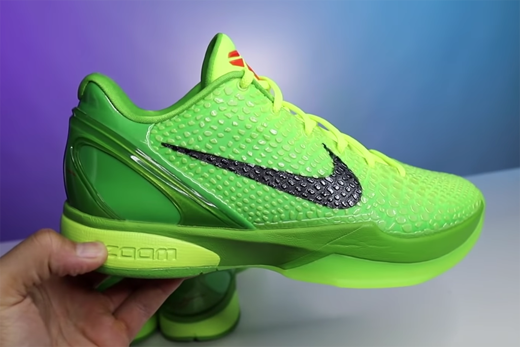 Hinh anh 3: Phoi mau Grinch huyen thoai duoc lam lai tren sieu pham Nike Kobe 6 Protro cho dip giang sinh sap toi 🌲🌲🌲