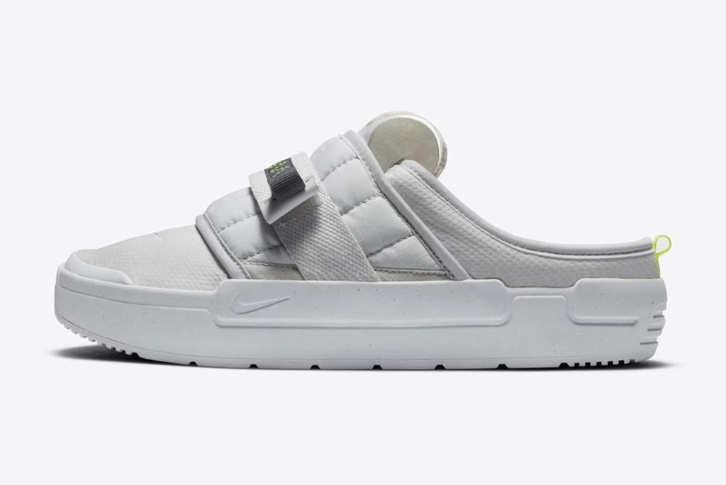 nike-office-black-va-white-co-de-lot-massage-1