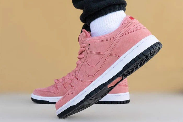 Nike SB Dunk Low ‘Pink Pig’ - đôi giày trượt hồng lồng lộn