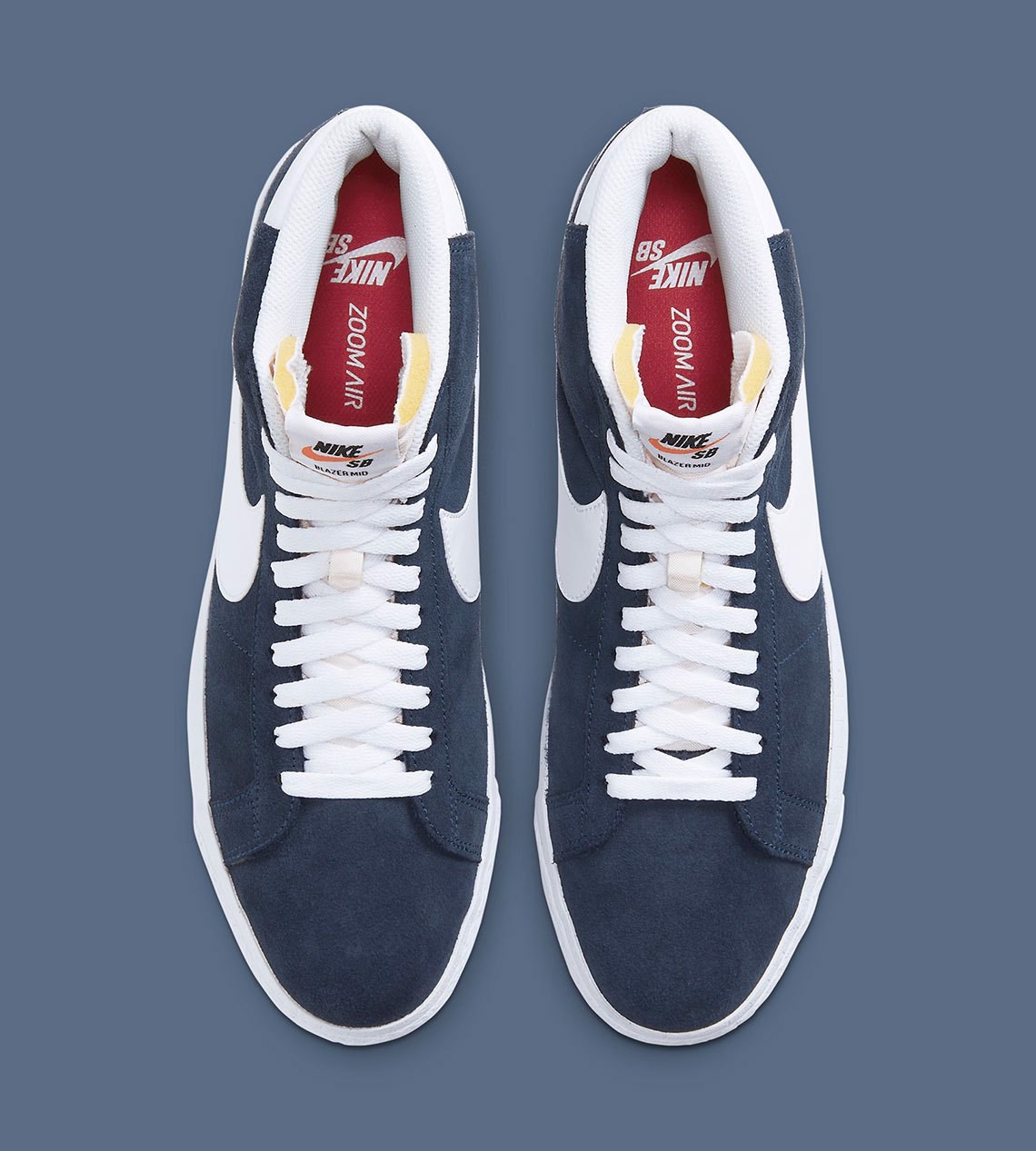 xanh-navy-va-trang-co-dien-la-phoi-mau-tiep-theo-ha-canh-noi-nike-sb-blazer-mid