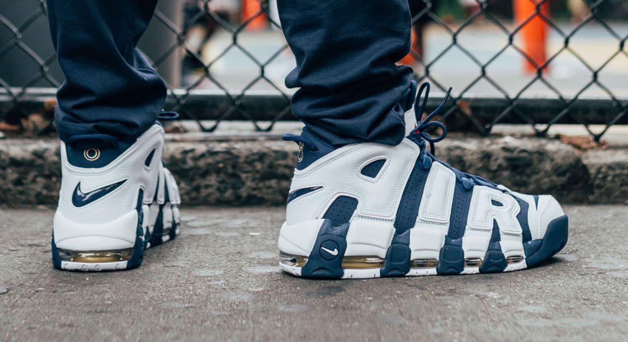 20-nam-hinh-thanh-va-phat-trien-cua-thiet-ke-huyen-thoai-nike-air-more