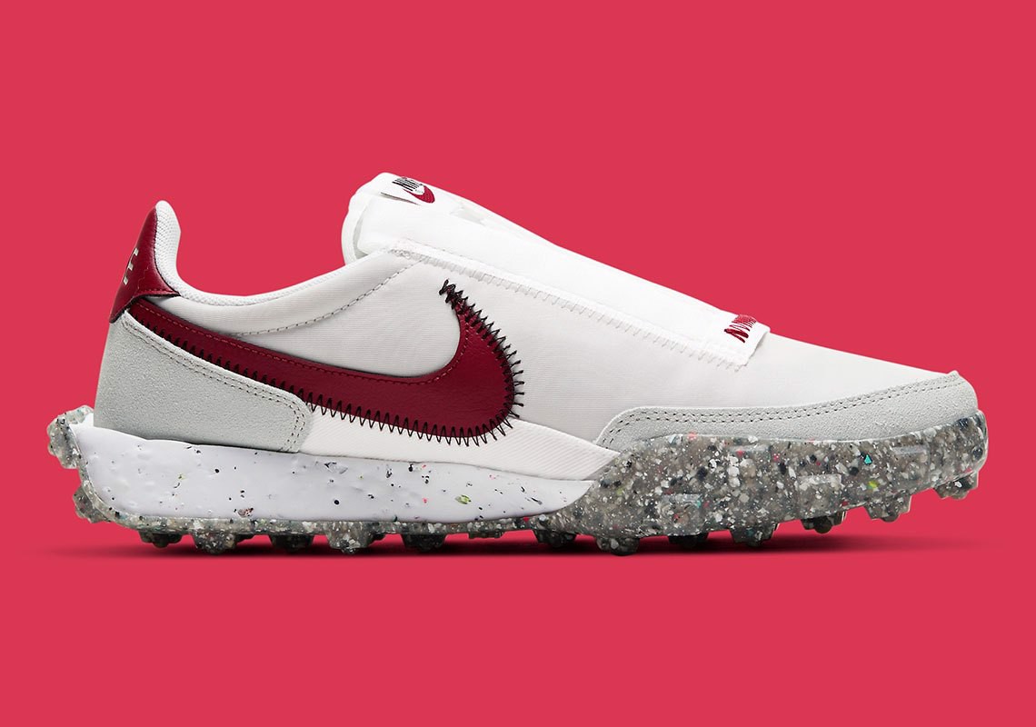 bao-ve-moi-truong-cung-nike-voi-thiet-ke-nike-waffle-racer-crater-smoke-grey-and-gym-red-moi-nhat