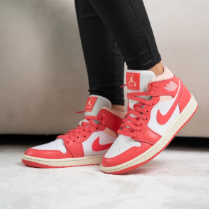Giay Nike Air Jordan 1 Mid 'Strawberries And Cream' BQ6472-186