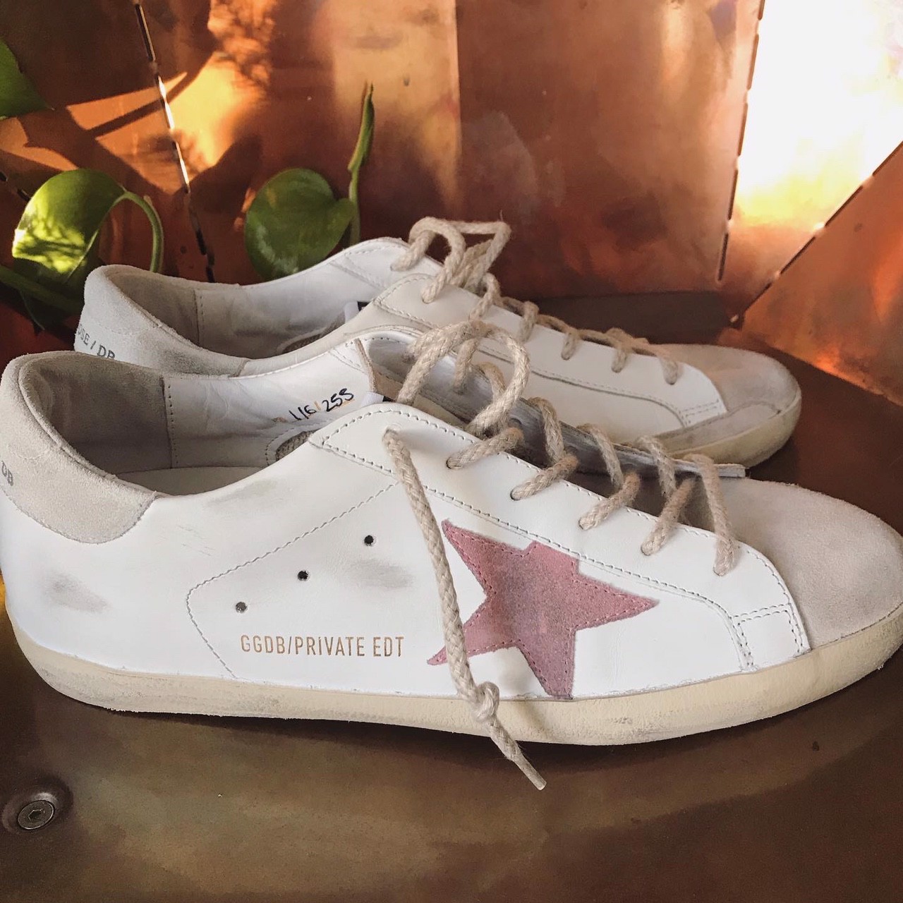 tai-sao-nhung-doi-sneaker-cu-ky-cua-golden-goose-lai-duoc-ua-chuong