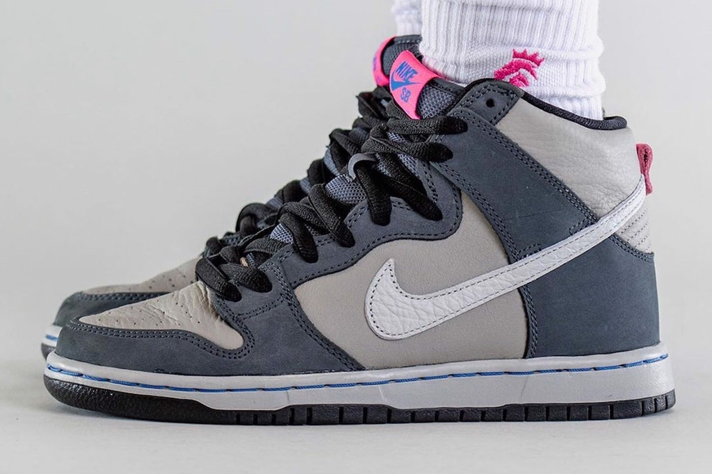 hinh-anh-chinh-thuc-cua-phien-ban-nike-sb-dunk-high-“medium-gray”