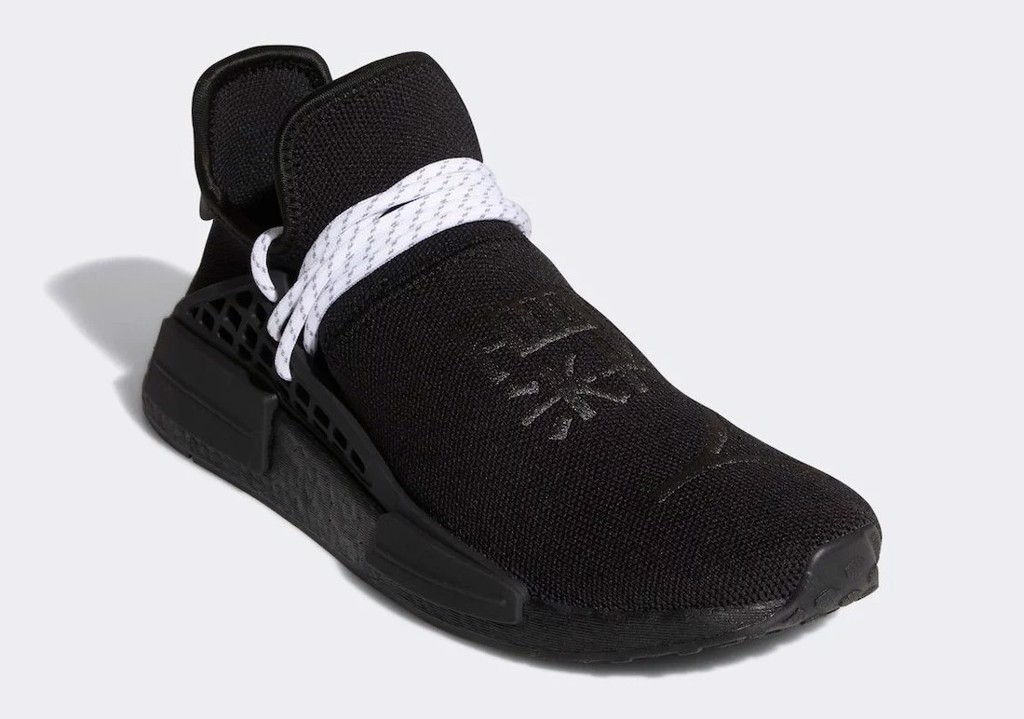 Pharrell x adidas Hu NMD xuất hiện trong màu đen quyến rũ Hinh anh 1: Pharrell x adidas Hu NMD xuat hien trong mau den quyen ru